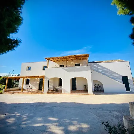 Casale Laurus Bed & Breakfast *